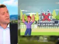 Illustration d'une maison avec une croix rouge sur une fenêtre, symbolisant la perte d'intimité vue plongeante. Un personnage joyeux célèbre la suppression de la fenêtre.