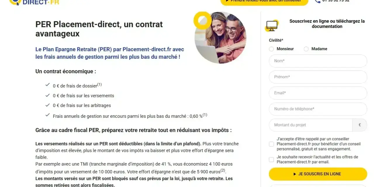 Comparatif frais PER : un couple découvre les avantages d'un contrat d'épargne retraite économique et fiscalement avantageux.