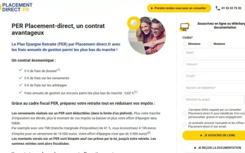 Comparatif frais PER : un couple découvre les avantages d'un contrat d'épargne retraite économique et fiscalement avantageux.