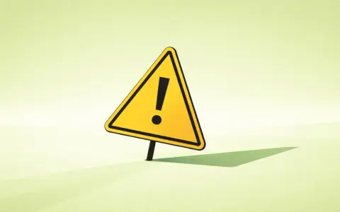 Panneau de danger jaune avec un point d'exclamation, symbolisant une alerte. Attention, une lettre clôture pea pourrait être en danger.